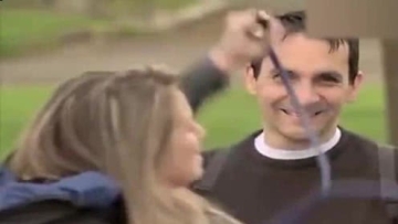 国外恶搞：外国爆笑恶搞整蛊视频 机械天才女孩