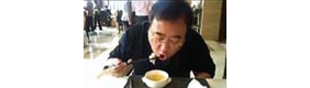 [拍客]名人吃饭是这样的，很纠结呀！