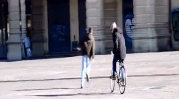 丧心病狂，呕吐恶搞路人