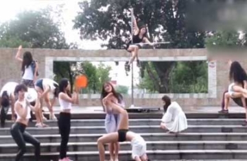 【拍客】妹子疯癫模仿super star 一定要看到最后！