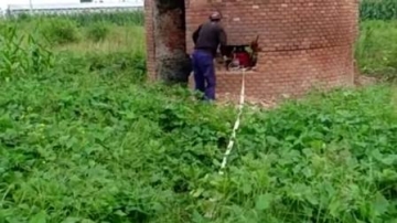 高手在民间，大爷真是个狠人，就这样拆烟囱吗真不愧是咱大爷