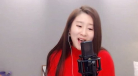 菲儿翻唱汪峰的《光明》，女声版更霸气