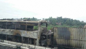 湖南客车与货车相撞爆炸 已确认38人遇难