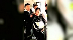 尴尬公交车，以后可以这样恶搞别人啦