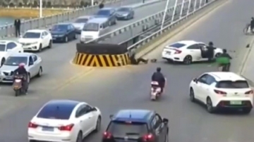 监控实拍：新手第一次上路有点紧张，副驾驶：下车之后别忘了“礼仪”