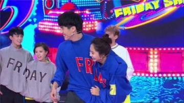 两小哥如此会秀恩爱，让一旁CP刘昊然谭松韵甚是无语