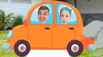 爸爸开着小汽车带着萌娃小可爱来到了爷爷家，为何小家伙看上去不开心呢，咋回事？