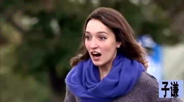 摄影师在海边恶搞美女闺蜜，美女反应？