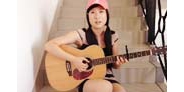 【拍客】楼道美女吉他弹唱小时代主题曲