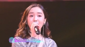 薛之谦、朱东兴、单京妮、刘丹萌一同演唱《她来听我的演唱会》