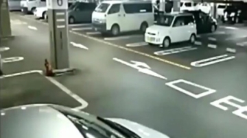 监控实拍：停车场灵异事件，白衣女瞬间消失！