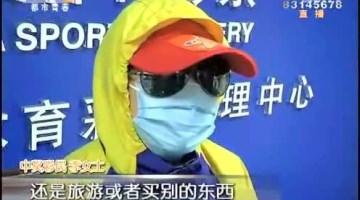 女子“全副武装”领500万巨奖 感慨：想哭