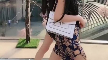美女姐姐性感热舞，这谁顶的住啊 (596)