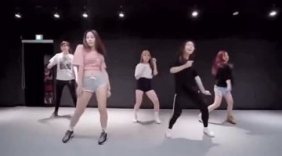 激情四射的美女舞蹈，保证让你大饱眼福