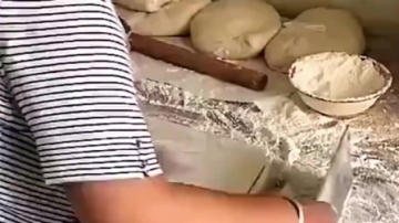 高手在民间，农村大娘的刀功也太厉害了，让我都看不清楚她那熟练的手法！