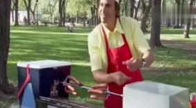 恶搞疯狂的老头让路人完全崩溃疯狂恶搞系列