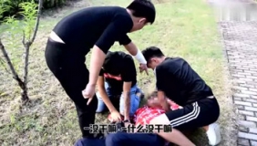 东北小伙街头恶搞偶遇