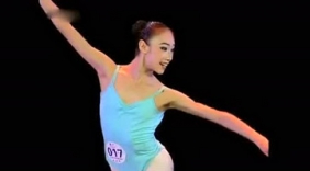 美女现场热舞，真是美不胜收