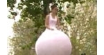 【街拍客】房展会超强美妹高钢管上发礼品