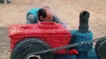 高手在民间，农民大哥手工制作一台拖拉机，这个大家伙可不容易启动！