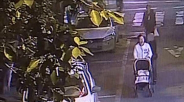 两贼专偷推婴儿车的妇女：容易下手!