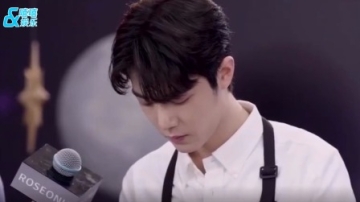 变身插花师！肖战一身白衬衣气质出尘，颜值状态极佳帅出新高度