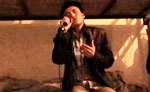 【拍客】工地打杂工夜里演唱天使也会哭