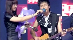 2007快乐男声突围赛，陈楚生现场吉他弹唱《姑娘》，惊艳全场