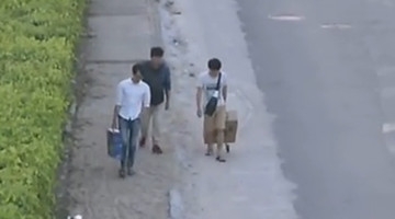 发现有人背这种包，赶紧报警！