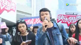 大三学生一首清唱《我最闪亮》莉娜一句话就把帅哥搞蒙了