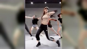 帅气的舞蹈，被美女完美演绎