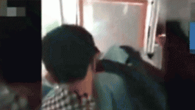 公交车上现身女色狼 强行抱住男乘客耍流氓