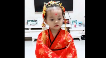 可爱萌娃展示真正的技术，谁家小孩实在太搞笑了！