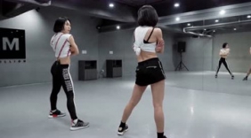 美女舞蹈教习，徒弟跳的和师傅有一拼