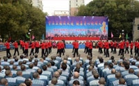 【街拍客】服刑人员跳广场舞 江西豫章监狱办广场舞大赛