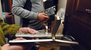 男子网上订餐给差评被砍 店主:他骂我!