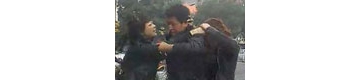 【拍客】大街偶遇原配痛殴小三现场