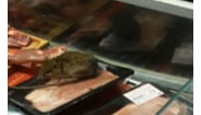 家乐福超市冷鲜肉上趴老鼠 食品安全惹人忧