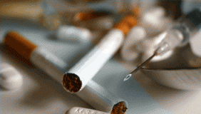 记着自拍模拟吸毒前后判若两人