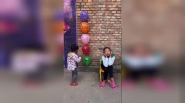萌娃的快乐生活：吵醒姐姐去写作业