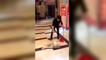 牛人在民间，服务员不简单，个个伸手不凡！