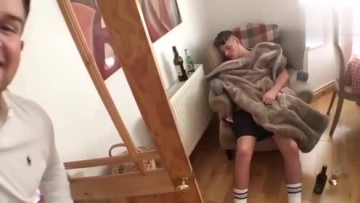 国外哥哥恶搞弟弟，来看弟弟的神操作