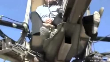 外国牛人模仿多位明星翻唱