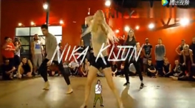 金发美女热舞MoveYourBody！力与美的绝佳体现！