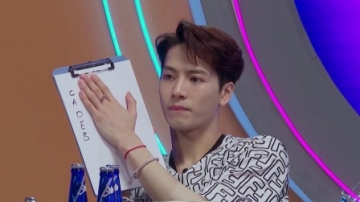 王一博客串嘉尔小剧场，张艺兴趁众人不注意掏出可爱涂鸦