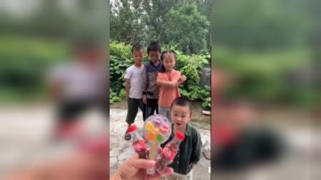 萌娃的快乐生活：唱歌就有糖吃哦！