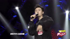 黄宗辉演唱《爱什么稀罕》，还没开口现场观众就沸腾了