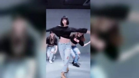 4位美女舞蹈整齐的程度，超乎了我的想象