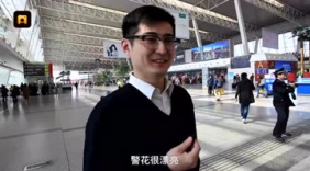 速围观！警花型男庆节日候机厅大跳广场舞