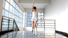 大长腿美女跳古风舞蹈 动作漂亮大方